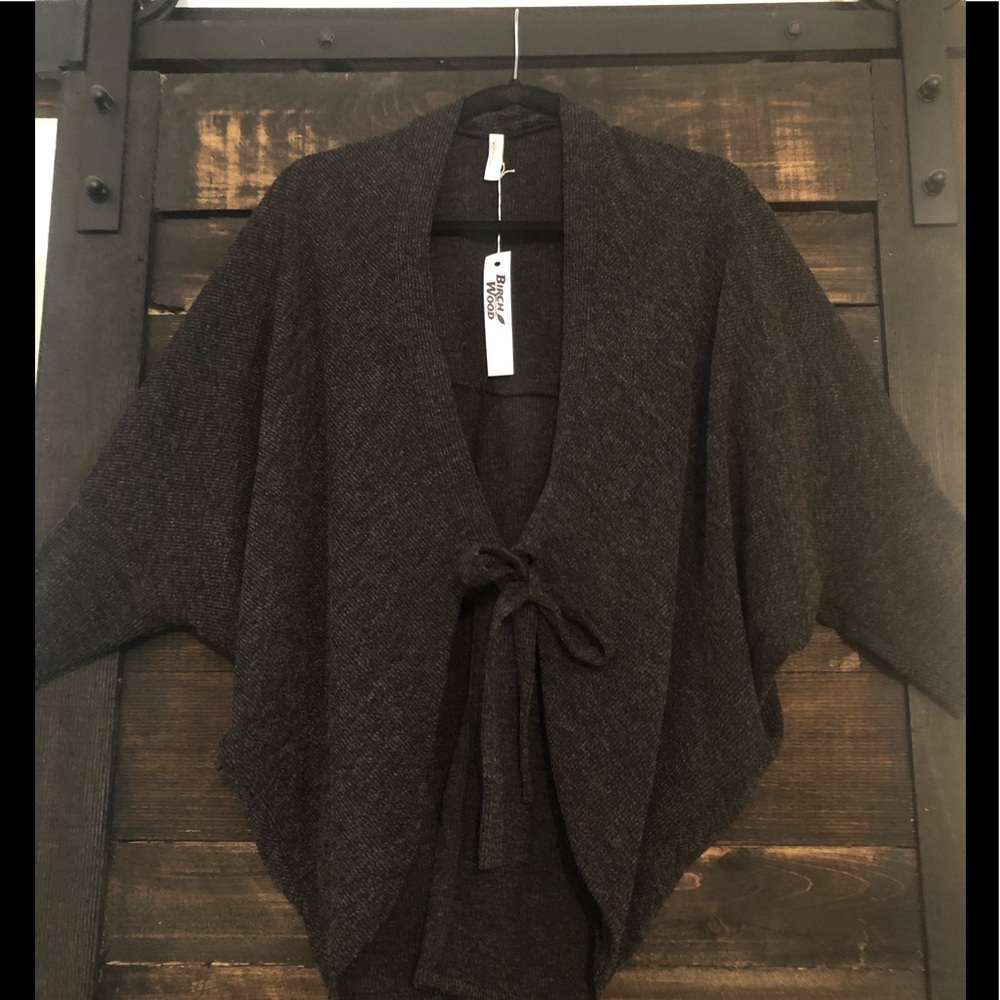 Win Win • Gray Sweater with tie •